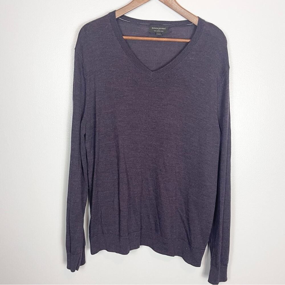 Banana Republic Factory Merino Wool V-Neck Sweater Men’s size XL Purple